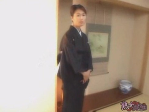 無修正　黒服こそ最高のスケベ衣装。乱れる熟女は感情に流されて…