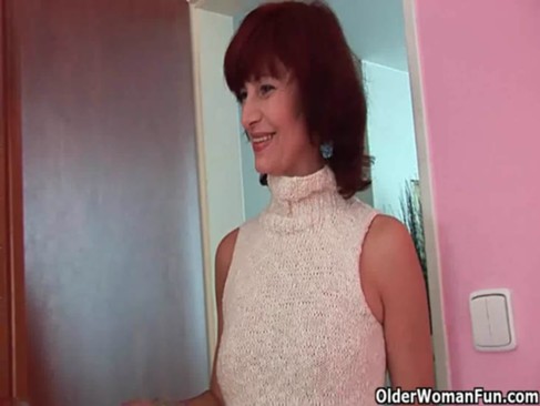 無修正　外国の熟女はおまんこが大得意！若いペニスも大好物です！