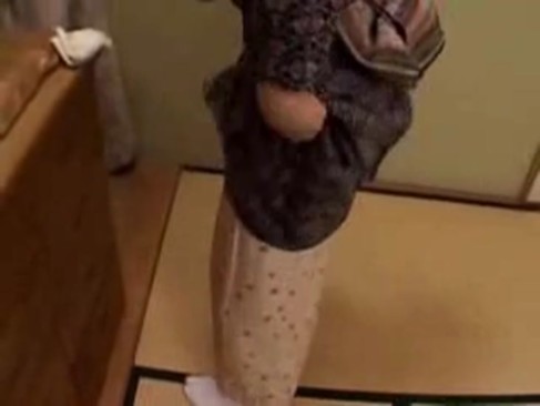 無修正　着物姿の熟女とハメまくる！！着物をさらけ出し求むはおまんこのみ！！