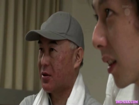 巨乳人妻は誰にでもおまんこをさらけ出す！！淫乱妻のSEX事情！