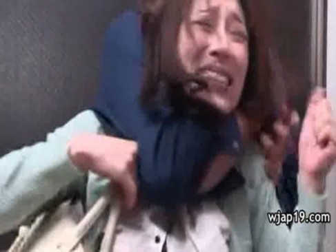 無修正　美人人妻が強制レイプ！！縛られ眠らされ犯される・・・