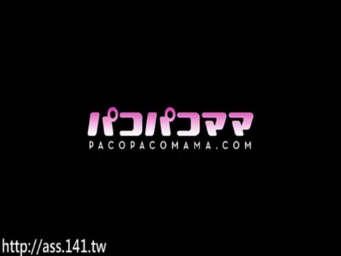 無修正　美人巨乳妻がピチピチ水着で大胆おまんこSEX！！エロさ満点！！