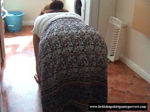 無修正　おまんこを突き出しちんこをやたらと誘惑してくる美人妻！！