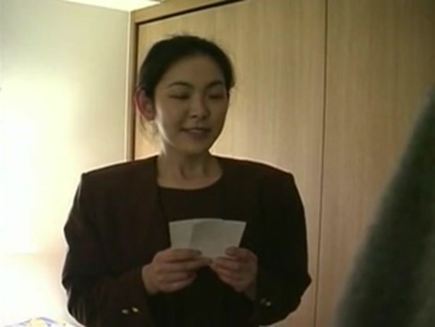 無修正　若いちんこを誘い込む魔性の熟女・・・フェラチオテクニックも抜群です！！