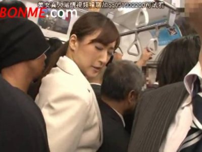 満員電車でSEXしまくる美人妻。通勤途中でおまんこ濡らす淫乱女。