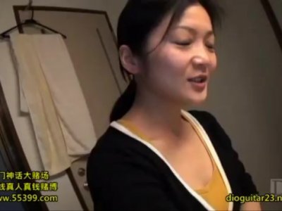 無修正　綺麗おまんこをパイパンにしてSEX準備OKな淫乱奥様と濃厚SEX。