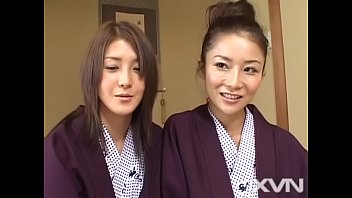 無修正　欲求不満淫乱奥様二人組SEX三昧の温泉旅行。