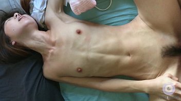 無修正　貧乳で敏感体質の痴女奥様に中出しSEX。