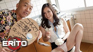 男達を自宅に連れ込み輪姦生ハメで4Pする淫乱パイパン若妻