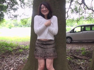 青姦生ハメカーセックスで不倫する巨乳ヤリマン熟女妻